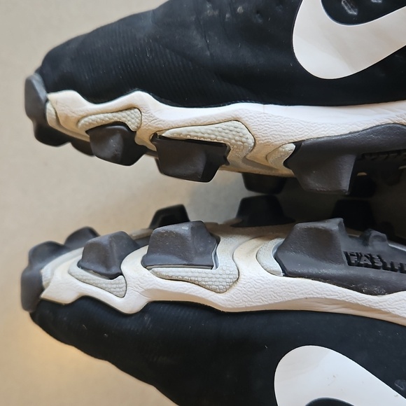 Nike Baseball Cleats - Picture 7 of 12